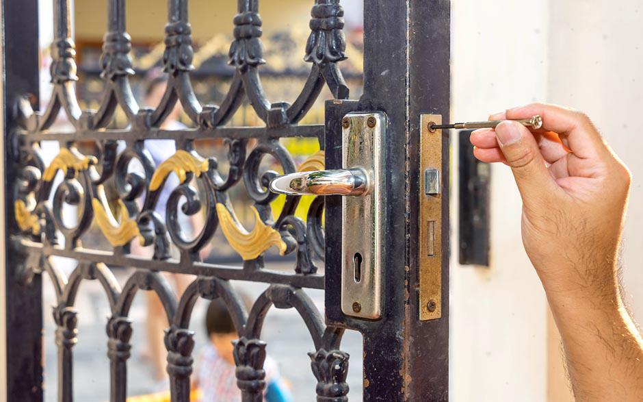 comment changer un cylindre de porte Les Lilas