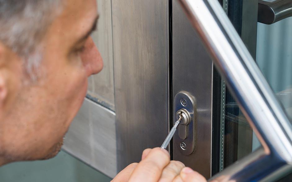 comment changer un cylindre de porte Les Lilas